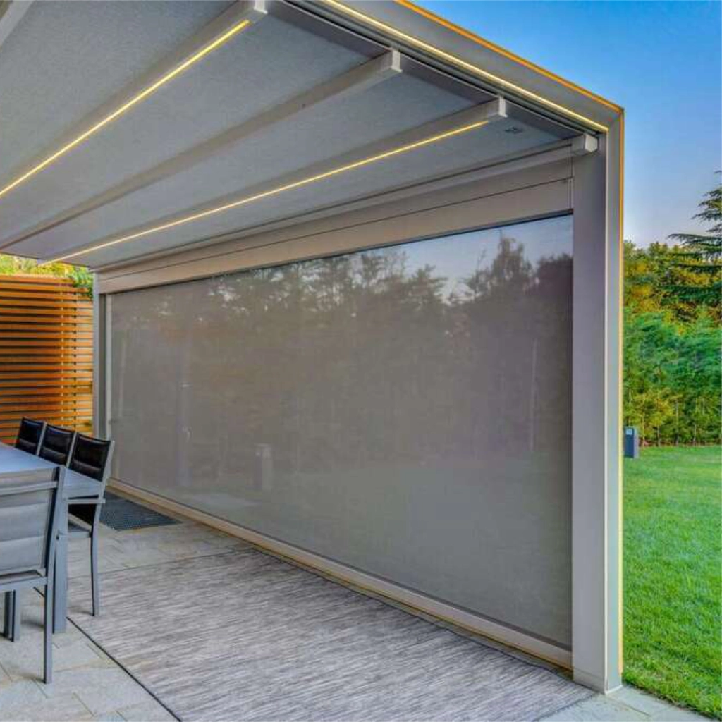 Tenda da sole a bracci estensibili con cassonetto di protezione a scomparsa totale